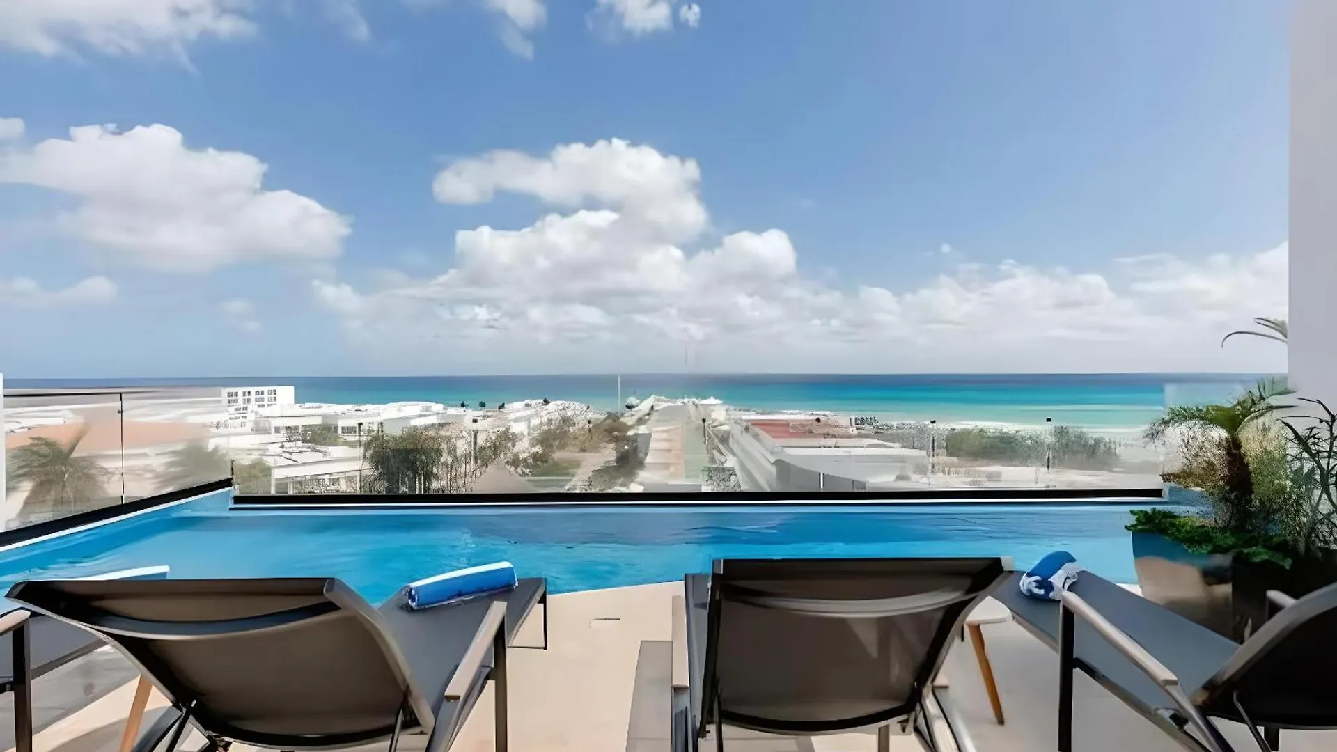 One Paralia By Andiani Playa del Carmen